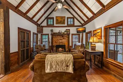 Image de Jme Retreat - Historical | Mountain Pond | Firpit