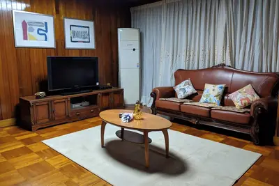 Image de Welcoming Blue House in city center with garden, 4 rooms