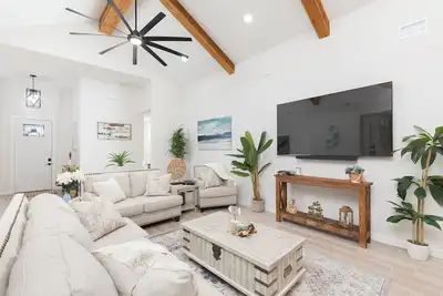 Image de Stylish Lakefront Home in La Joya with Deck Views