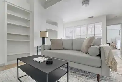 Image de Blueground | Downtown Austin, pool, nr Texas State Capitol