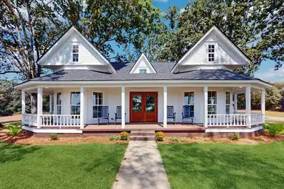 Image de Charming and spacious country home with mountain views