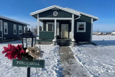 Image de Cozy, private, skiers’ retreat. Centrally located. Long and short stays welcome.