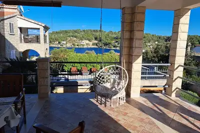 Image de Appartement de deux chambres avec la terrasse et la vue sur le mer Rogac, Solta (A-21346-a)