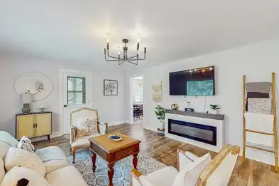 Image de Charming Single Level Retreat with Full Kitchen, Wifi, and Washer/Dryer Combo