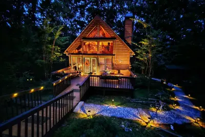 Image de Luxury Chalet Near Helen • Hot Tub, Fire Pit, Pool Table, Hammock & Creek