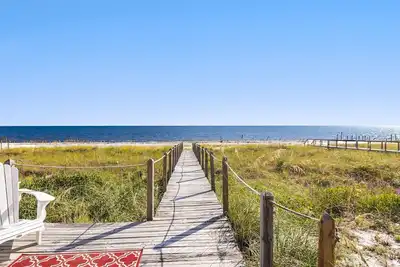Image de Seaside Retreat — Peace by the shore.