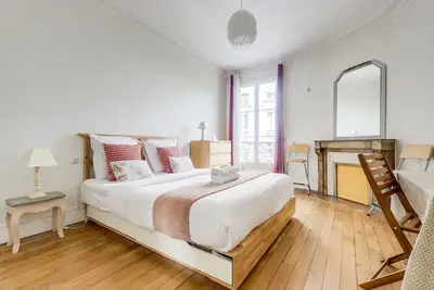 Image de Reflets d'Argent - Soigné & Epuré - Quartier Latin