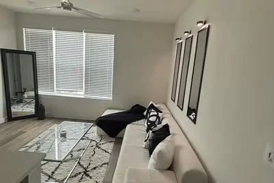 Image de 1-bedroom apartment with fitness room and Ac in phenomenal downtown Houston