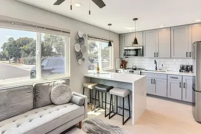 Image de Newly Updated! Commuter-Friendly Anaheim Home