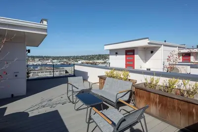 Image de Stylish 3b2. 5b Brand New Th • Rooftop & Lake Views