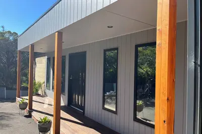 Image de Coastal escape. Sweeping views. \nJust minutes from Rye’s stunning back beaches