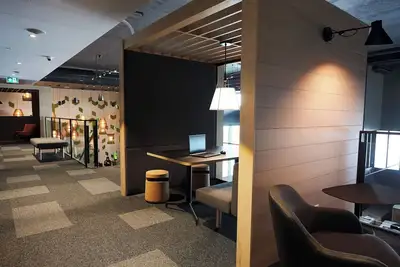 Image de 2 Elegant Rooms Perfect for Guests Seeking Style, Comfort & Accessibility