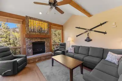 Image de Spacious Retreat – 2 Mins to River Run Village, Steps from Pool & Clubhouse!