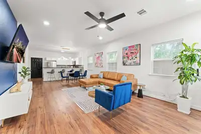 Image de Nrg MedCenter 4bd/4. 5ba w FencedYard & WasherDryer