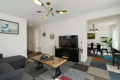 Image de 4 beds Private Unit Near BeachWalk, Golf, Trail