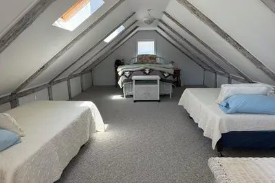 Image de Historic waterfront cottage offers quiet, comfortable intimacy.