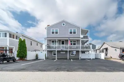 Image de 7 bedroom Oasis - 4 min walk from Seabrook Beach