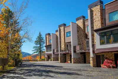 Image de Gorgeous townhome close to slopes with spectacular mtn. views! !