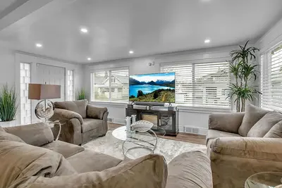 Image de New Modern Home in well appointed Buffalo, Ny neighborhood.