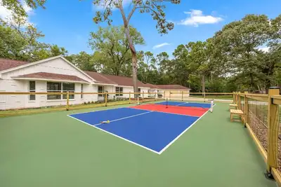 Image de Houston Social Court & Event, Pickleball, Billiard