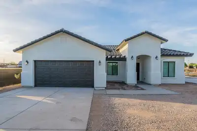 Image de Az Go Rentals: 2022 built, 3bd/2ba, 2car garage and Pickleball Court! Detached!