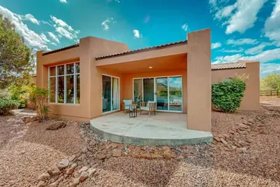 Image de New! Relaxing Red Rock Retreat with Patios & Views