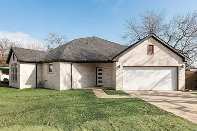 Image de Entire home in Arlington, Texas -Walking distance to Cowboys and Rangers stadium