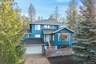 Image de The Fox Summit House - Charming 3br Hideaway, Central Bend Location