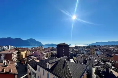 Image de Elegant lake view penthouse