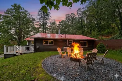 Image de Franklin 3 bedroom Mtn Cabin Views • Fireplace • Firepit