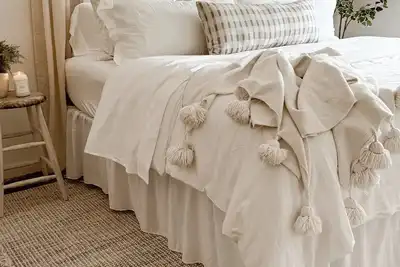 Image de 1920s cottage with Ac in charming Greenleaf