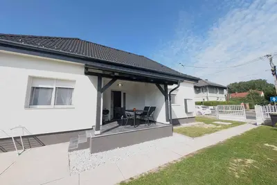 Image de Maison de vacances dans le centre du village avec climatisation et Wlan