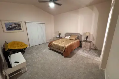 Image de Mountain View, 3-bedroom house with pool, 3 car garage, spacious, work station.