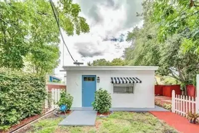 Image de Charming secure 2 bedroom home near Miami AirPort. Free parking