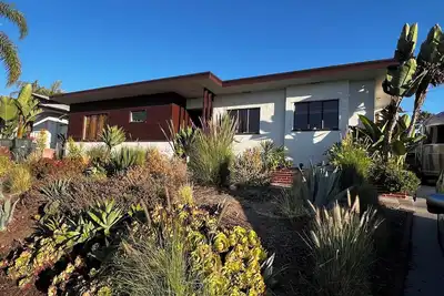 Image de Classic 1950 Mid Century Modern Home in the San Rafael Hills