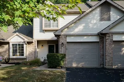 Image de Beth's Hideaway - 3 bedroom 2. 5 bath in a quiet neighborhood & lots of walking.