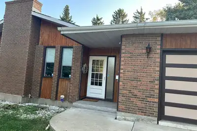 Image de Entire Basement Private Suite - Extra Spacious & Cozy