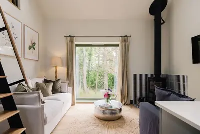 Image de Beautifully presented holiday home in the Cotswolds with pretty balcony - The Old Workshop