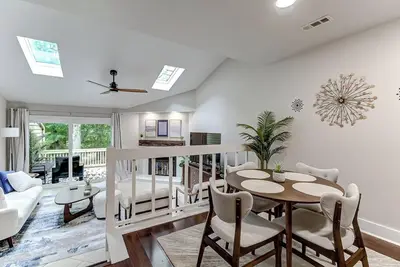 Image de Creekside Modern Retreat