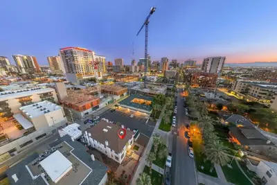Image de The Phoenix Modern Apt