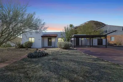 Image de Phoenix Adobe Retreat w/ Pool & Access to Hiking
