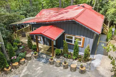 Image de Charming 3/2 Cabin, Ski, Fire-Pit, Ac & Resort-Style Amenities