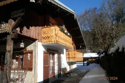 Image de Chalet 4 * au calme à la décoration soigné situé à 900 m du centre, 80 m du bus