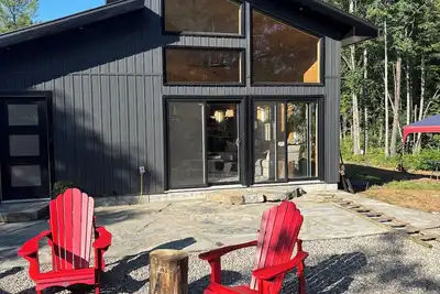 Image de Lovely three bedroom cottage, with gourmet kitchen and cozy living room