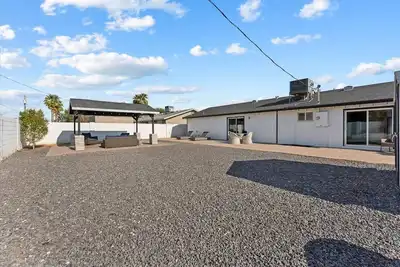 Image de Renovated 2/2 in Phx w/ backyard