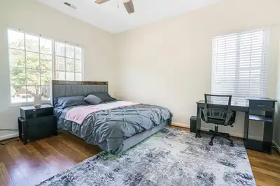 Image de Spacious 4-Bedroom house in Prime Location – Perfect for Groups & Families