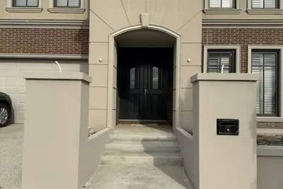 Image de Beautiful spacious home for family and friends!