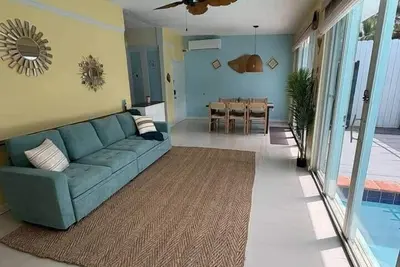 Image de Private pool short walk to beach