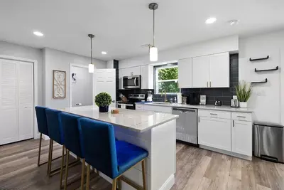 Image de Renovated 2br/2. 5ba Townhome • 0. 2 Mi to Stadium