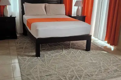 Image de Aj'S treasure, gated with pool in the heart of Ocho Rios.